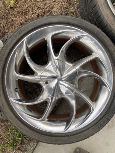 車のパーツ タイヤ、ホイール