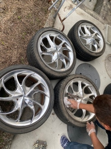 車のパーツ タイヤ、ホイール