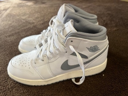 本日　NIKE  Air Jordan 1 Mid 24.5 US6.5Y 灰白