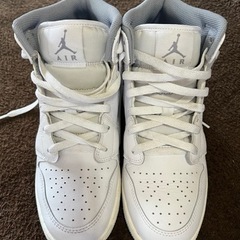 本日　NIKE  Air Jordan 1 Mid 24.5 US6.5Y 灰白の画像