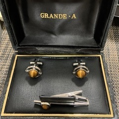 受け渡し者決定 ネクタイピン&カフス 猫目石？　