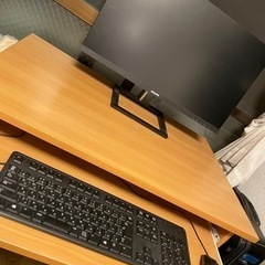 ニトリデスク、PHILIPSモニター、ホワイトチェア