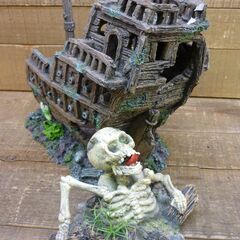 JUNK ジャンク品(欠け有の為) 水槽内オブジェ アクアリウム アクアアンティークアクセサリー 沈没船後部＆どくろ　物々交換対応の画像
