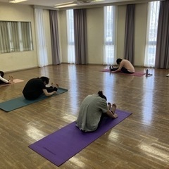 毎週木曜日朝、豊中市立芸術文化センターにてヨガの画像