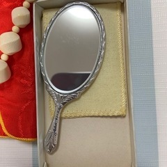 受け渡し者確定　
小さな手鏡