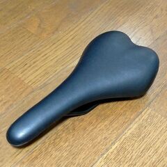 クロスバイク用のサドル、無料で差し上げます。の画像