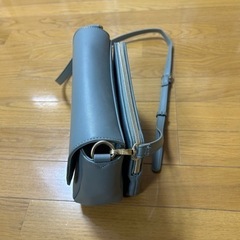 ショルダーバッグの画像