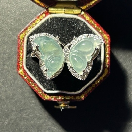 本翡翠指輪　ミャンマー産　蝶々天然石 アクセサリー 無含浸無着色　可愛い