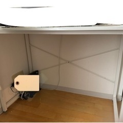 テーブル　白の画像