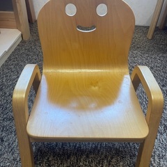 子供のおもちゃと椅子