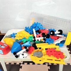 たくさん入ってます　知育ブロック　乗り物セット　2〜6歳の画像