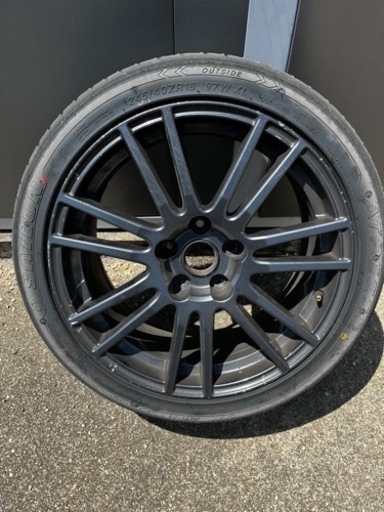 車のパーツ タイヤ、ホイール