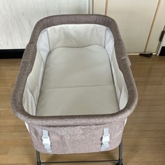 ベビーベッド　キャスター付　折りたたみの画像