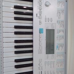 CASIO　電子キーボード　光ナビゲーション　電子ピアノ　楽譜付きの画像