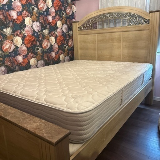 ASHLEYクイーンベッド【シモンズマットレス付き】