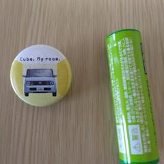 日産キューブ　缶バッチの画像