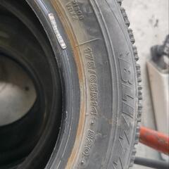 １７５／６５Ｒ１４　BLIZZAK VRX　の画像