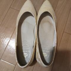 イエローレースパンプス