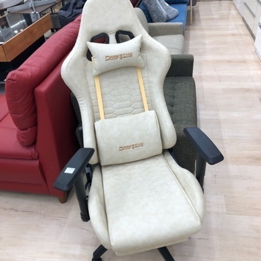 DARKECHOのカーキ色のゲーミングチェアのご紹介です