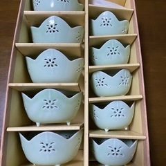 処分間近　有田焼　透かし蘭彫り箸置き付き親子鉢5客セットの画像
