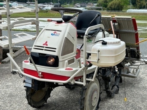 田植え機　４条植え