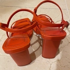 ZARA サンダル ヒール オレンジの画像