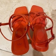 ZARA サンダル ヒール オレンジの画像