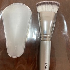 2回使用　メイクブラシ　ロージーローザー　YouTubeで大人気　ファンデブラシ　コスメ/ヘルスケア メイクアップの画像