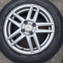 車のパーツ タイヤ、ホイール