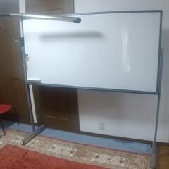 中古　キャスター付きホワイトボード