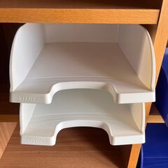 LEITZの書類トレー（白・縦型）２個セット差し上げます