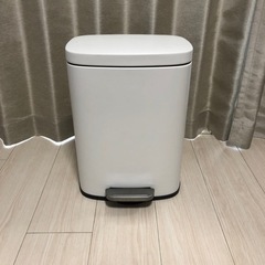 【美品】ペダル式　ゴミ箱の画像