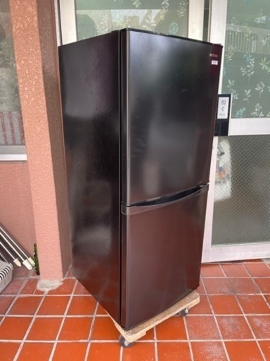 【値下げしました！】家電 キッチン家電 冷蔵庫 21年製　アイリスオーヤマ 冷蔵庫 142L 小型 一人暮らし 幅50cm 大容量 冷凍室 静音設計 省エネ基準達成率103% 右開き ブラック IRSD-14A-B No2739