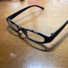 黒の眼鏡　レンズは度数なしの画像