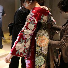 着物の接客スタッフの画像