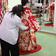 着物の接客スタッフの画像