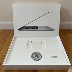 【最終値下げ・中古品】MacBook Pro 2016 15inch USキーボード 箱入り 付属品全てあり！の画像