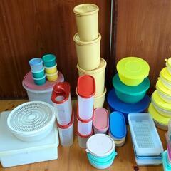 引き取り決まりました　古いタイプのタッパーウェアの画像