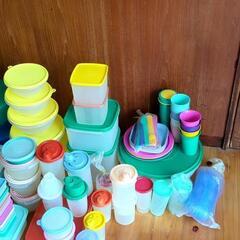 引き取り決まりました　古いタイプのタッパーウェアの画像