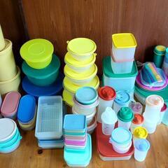 引き取り決まりました　古いタイプのタッパーウェアの画像