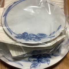 新品未使用品　　お皿セット