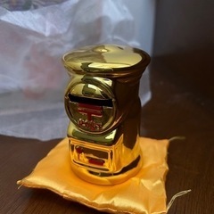 金の貯金箱