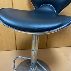 高めの椅子の画像