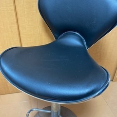 高めの椅子の画像