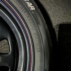 ハイエース タイヤホイールの画像