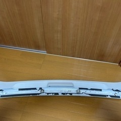 200系ハイエース　リヤ　羽ウイング美品　の画像