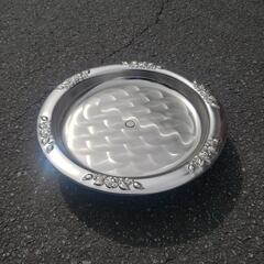 大きなステンレスのフルーツ皿の画像