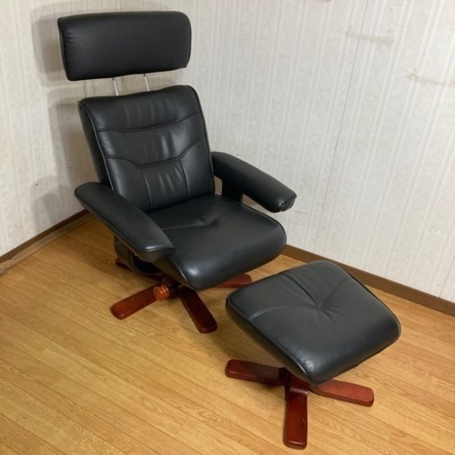 美品オットマン付きレザーチェア