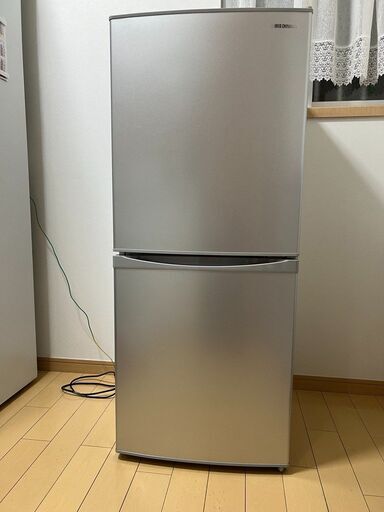 美品：アイリスオーヤマ 【右開き】 142L 2ドアノンフロン冷蔵庫  シルバー IRSD-14A-S 2020年製