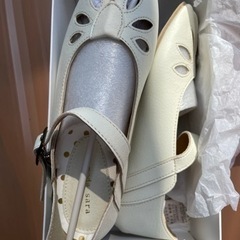 白のレディースシューズ  23〜23.5